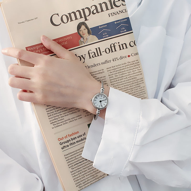 Women's Watches Bracelet Style Opening Simple Retro Art Fashion Watches Women's Fashion Quartz Watch Relogio Feminino(Silver belt)