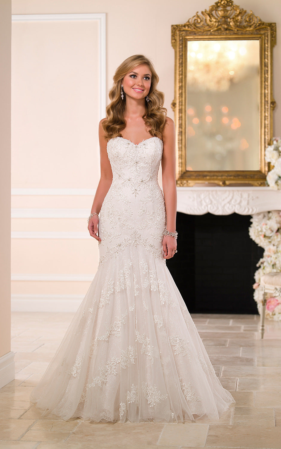 wedding dress Trailing tube top lace