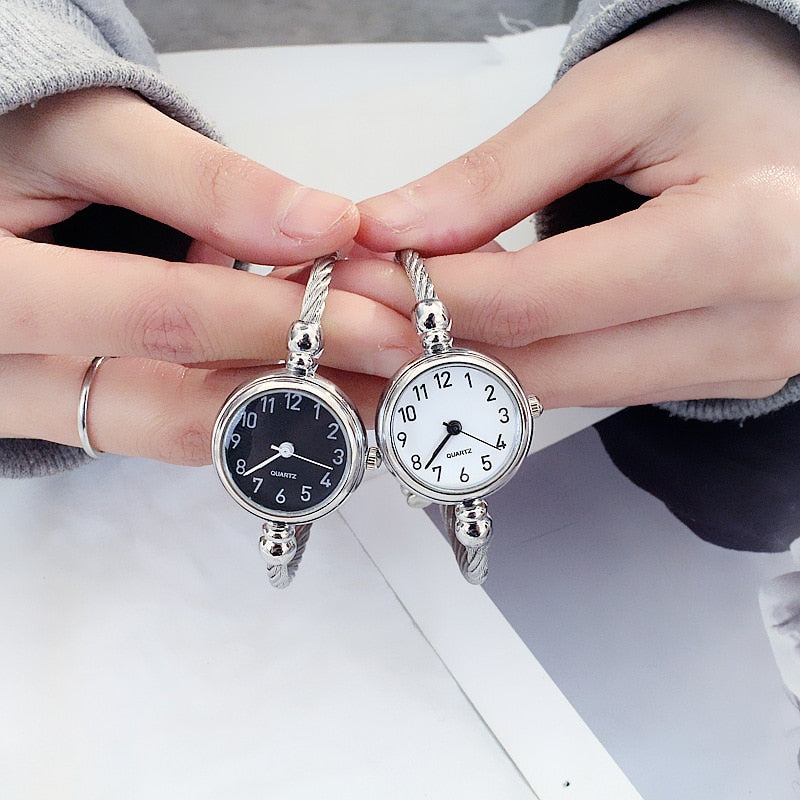 Women's Watches Bracelet Style Opening Simple Retro Art Fashion Watches Women's Fashion Quartz Watch Relogio Feminino(Silver belt)