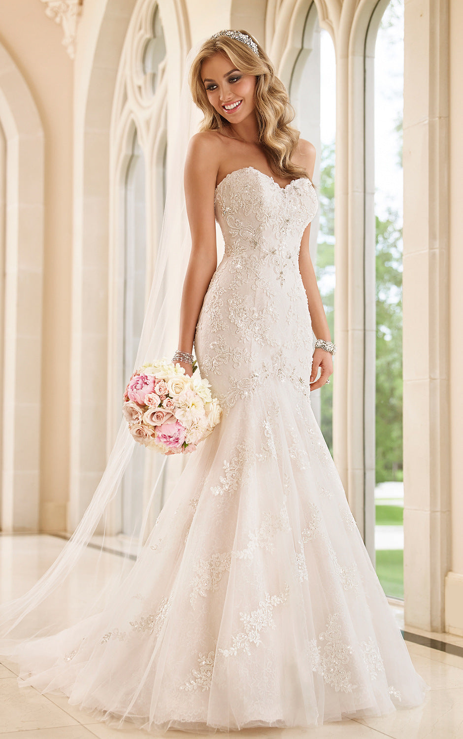 wedding dress Trailing tube top lace